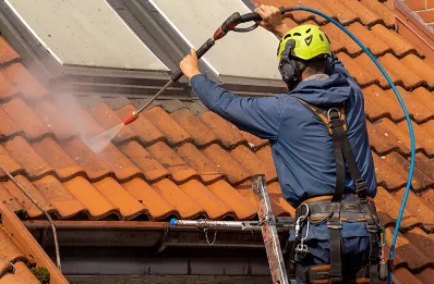 Démoussage et hydrofuge de toiture à Yvrench